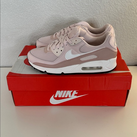 Nike Women's Air Max 90 Barely Rose Summit White Sneakers Size 7 New in Box! - Picture 3 of 8